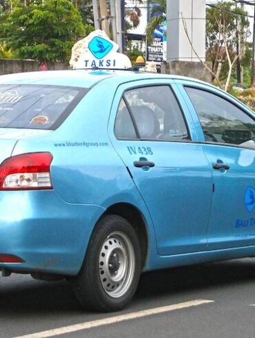 blue bird taxi in bali