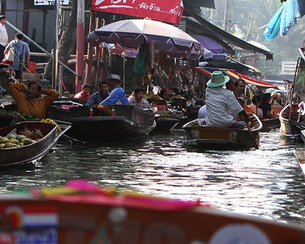 Bang Nam Phueng Floating Market