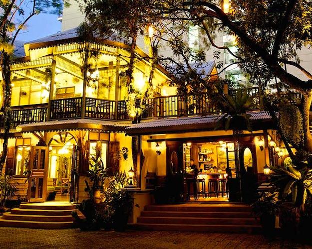 Hemingway’s Bar and Restaurant Bangkok