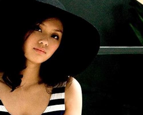 AN ACOUSTIC SESSION with: Natalie Hiong