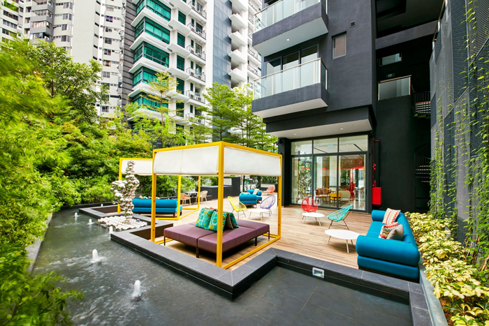 outdoor-terrace-oakwood-studios-singapore-staycation