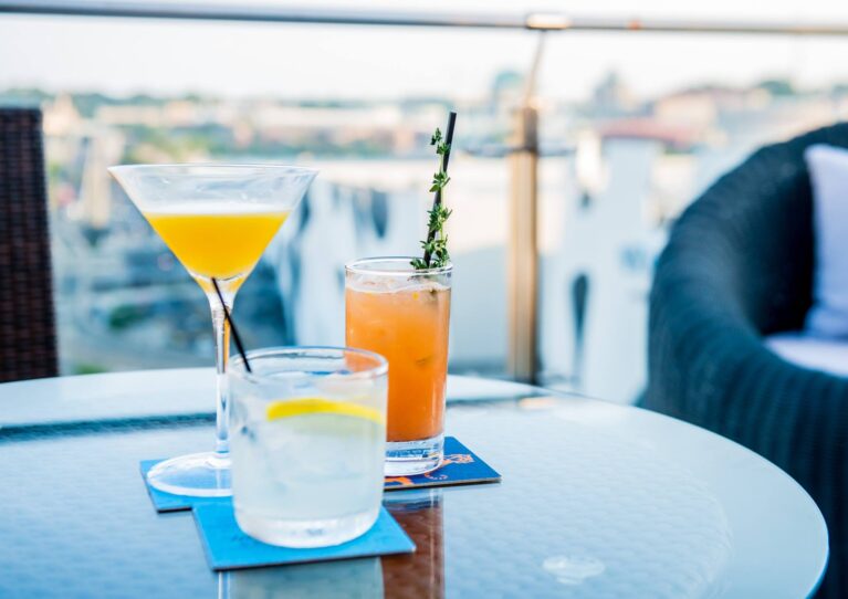 Till The Sun Goes Down: 1-For-1 Drinks Deals in Singapore Better Than Happy Hour