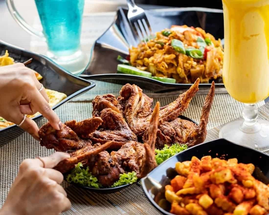 Late-Night Food Deliveries To Beat The Supper Cravings During Singapore
