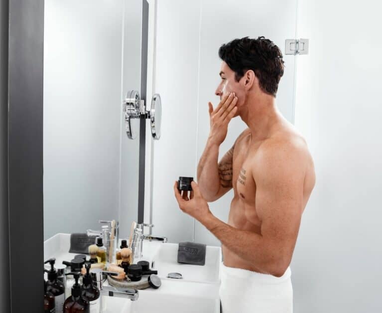 A Step-By-Step Guide To Men’s Skincare: Cleansers, Toners & Moisturizers Demystified