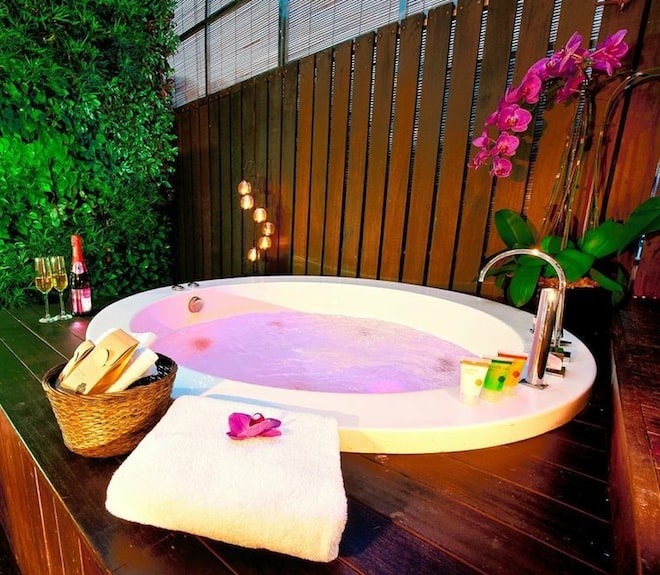 Private outdoor jacuzzi at Hotel Clover 769 North Bridge Road