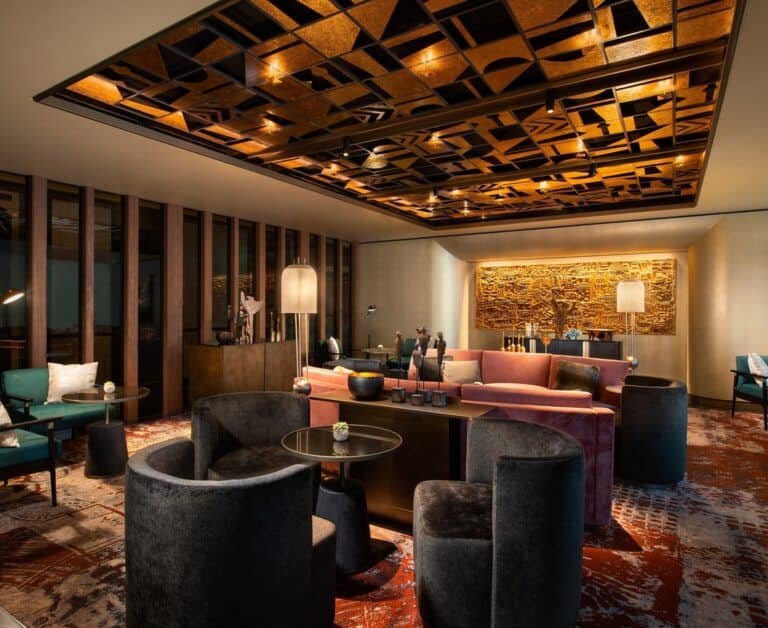 Bar Review: Mandarin Oriental Opens MO Bar Singapore at Marina Bay