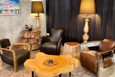 Arthur Zaaro wooden living room