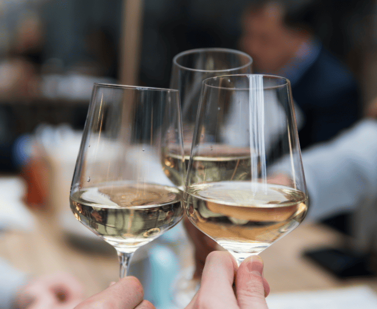Your Ultimate Guide To White Wines & How To Find The Best Pick For You