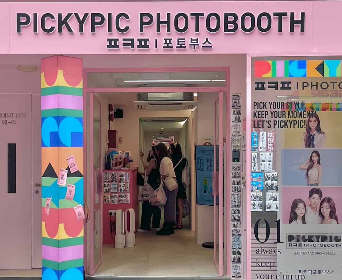 Photobooths In Singapore: Neoprints, Themed Filters & More