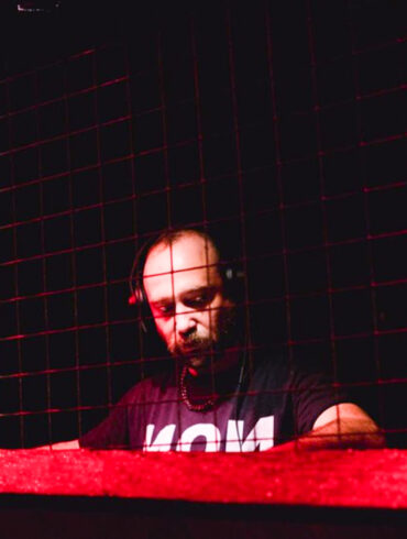 Nuno da Cruz performing live at Moth.