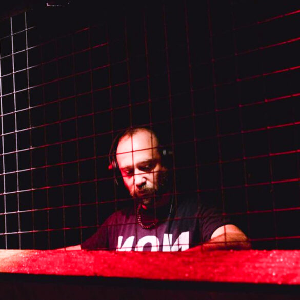 Nuno da Cruz performing live at Moth.