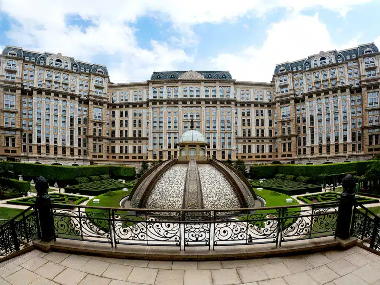 Grand Lisboa Palace Resort Macau: A Luxurious East-Meets-West Experience