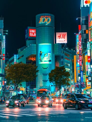 a photo of shibuya street at night in tokyo
