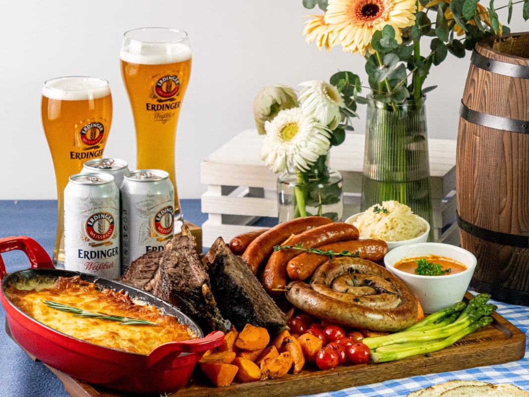ERDINGER Oktoberfest 2025 with The Plattering feast in Singapore with smoked wagyu short rib, sausages, vegetables, pretzels, and Erdinger Weissbier steins.