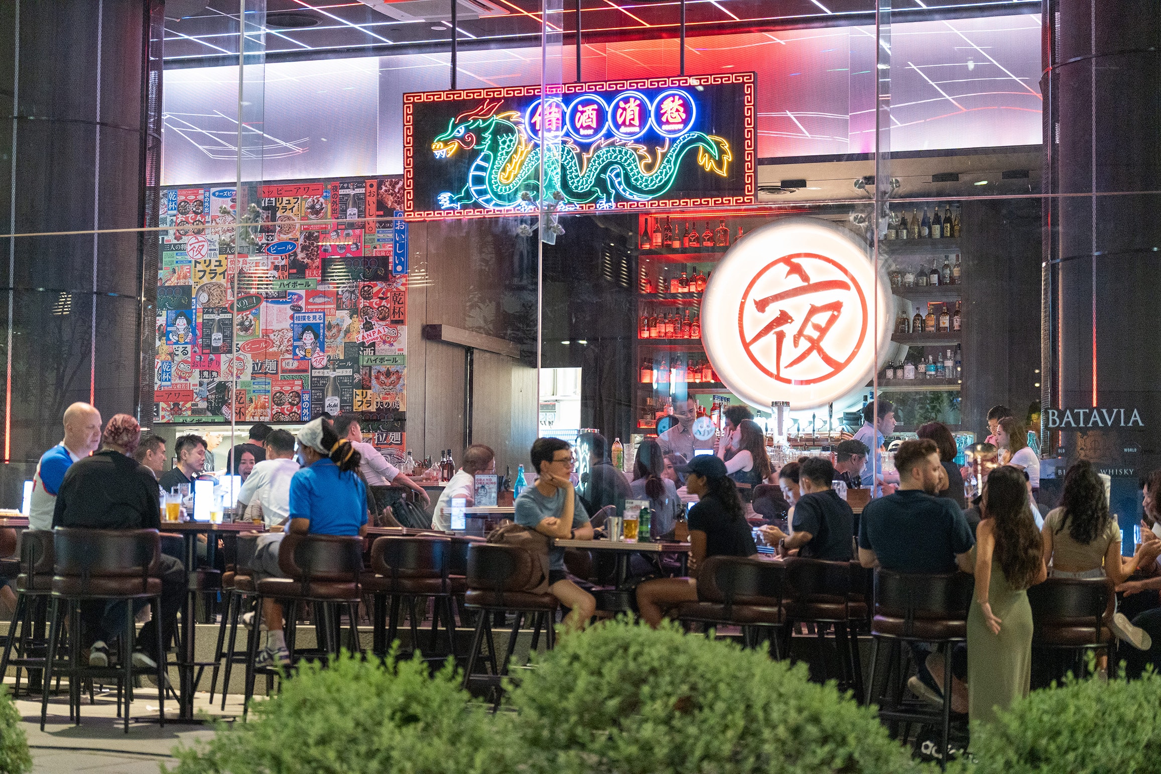 Bustling night-time crowd at Koyoi by Kanpai, a new Tokyo-style izakaya in Singapore’s CBD – featuring neon signage, open-air dining, and lively atmosphere.