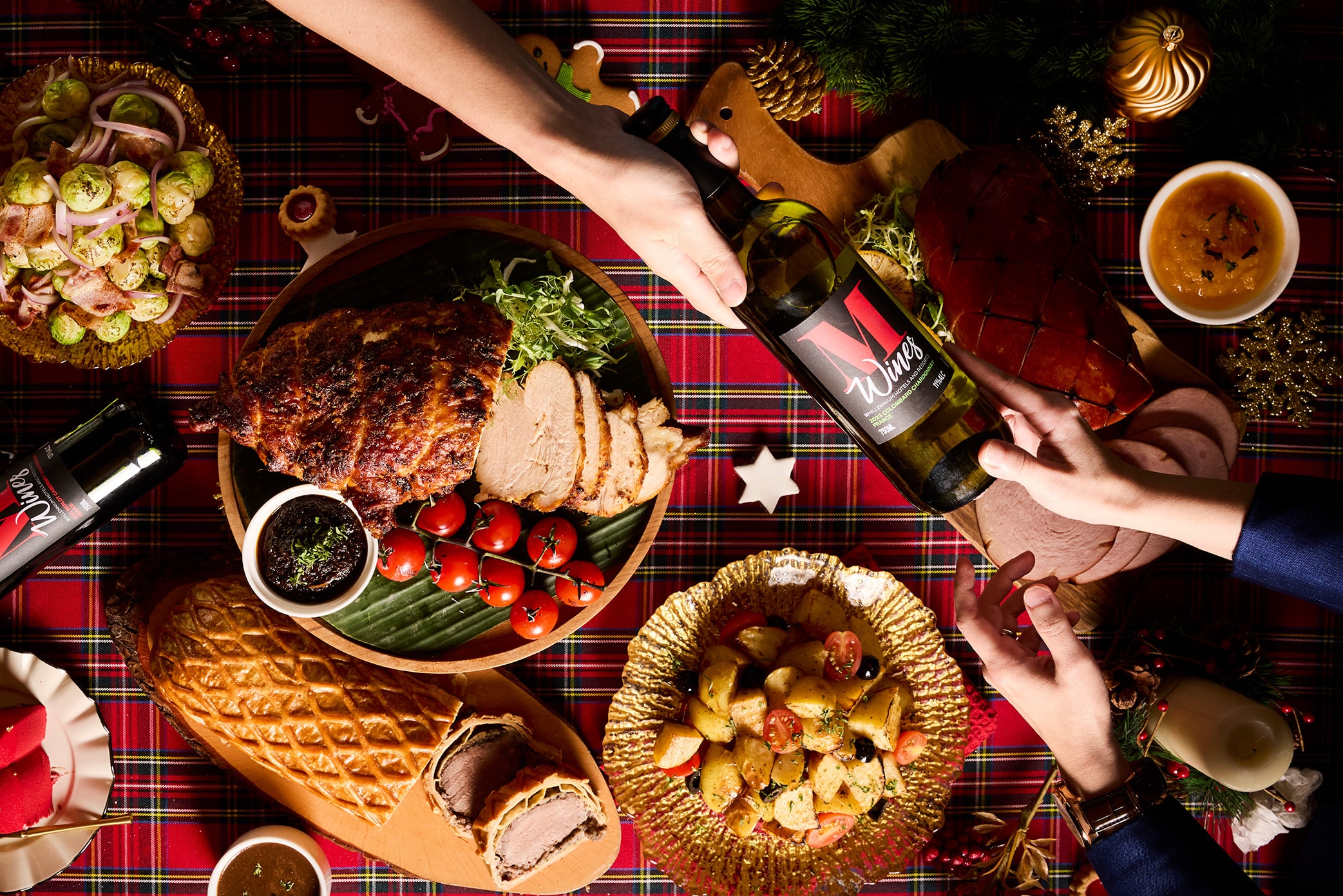 Festive Christmas buffet spread at Princess Terrace, Copthorne King’s Hotel Singapore, featuring roasted meats, Beef Wellington, ham, and holiday wine pairing on a red tartan tablecloth.