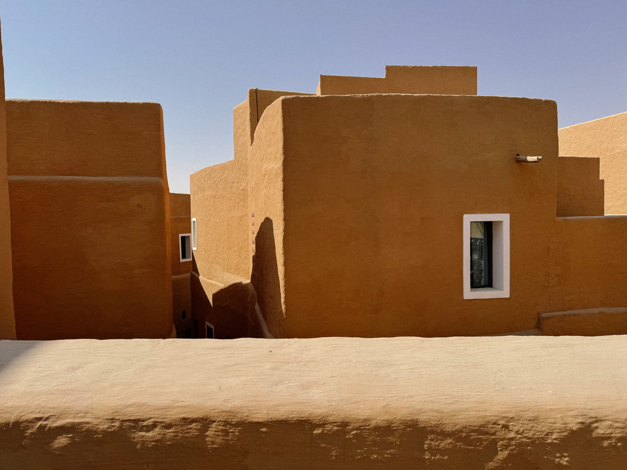Heritage-inspired mudbrick architecture of Bab Samhan Hotel in Diriyah, Saudi Arabia, blending traditional Najdi design with luxury hospitality.