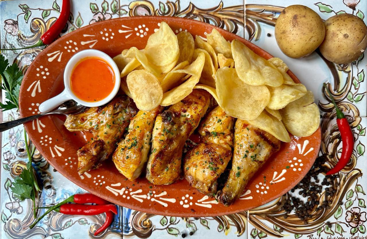 Albergue 1601 Macau Portuguese-style grilled chicken with chips and chilli
