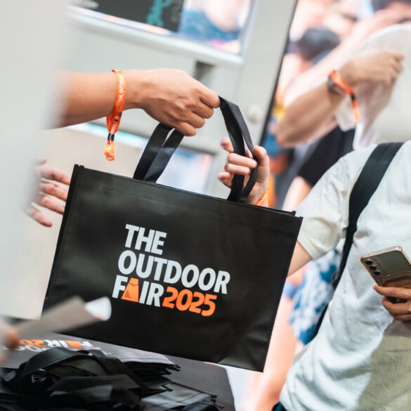 An attendee receives a black tote bag at the past event registration.