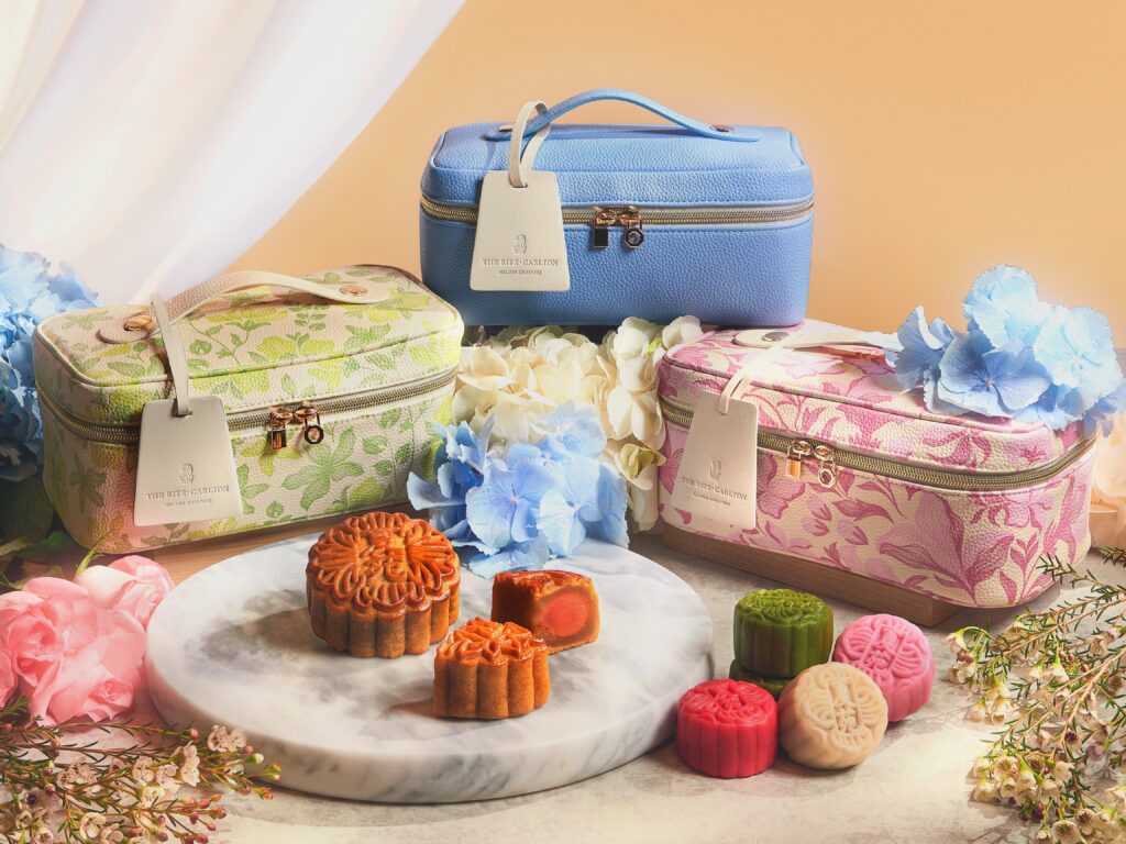 The Ritz-Carlton Millenia Singapore Mid-Autumn Artistry vanity cases in blue, green and pink with baked and mini snowskin mooncakes, 2026 collection