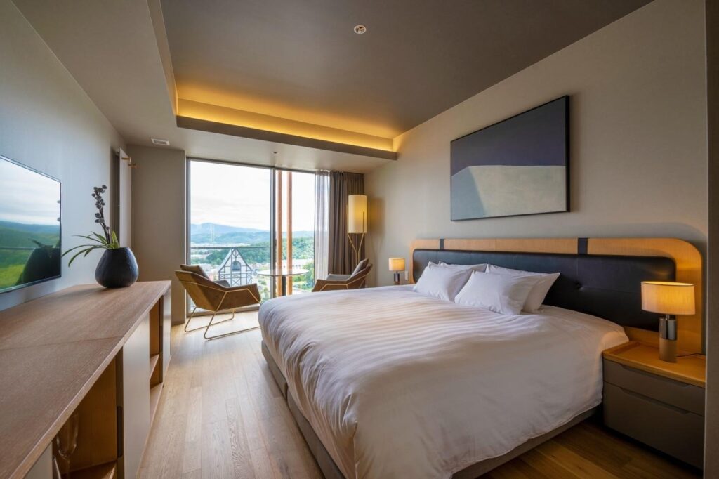 Master bedroom suite at Fenix Furano with king bed and mountain-view balcony