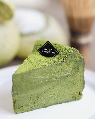 Paris Baguette's Tiong Bahru Plaza outlet offers yogurt parfaits and baked goods in a clean, welcoming space.